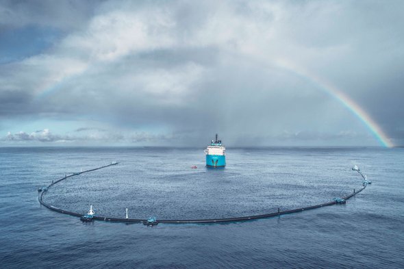 System 001 from The Ocean Cleanup is deployed in the Great Pacific Garbage Patch. Credit: The Ocean Cleanup